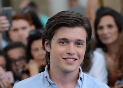 Durante años fue uno de los galanes adolescentes de Hollywood. Incluso su compañera de elenco, Zoey Deutch, confesó: “Cuando era adolescente estaba completamente enamorada de Nick”
