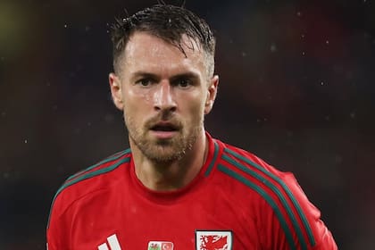 Durante años, se vinculó al futbolista Aaron Ramsey con una maldición: cada vez que marcaba un gol, una persona famosa fallecía (Foto: Instagram @aaronramsey)