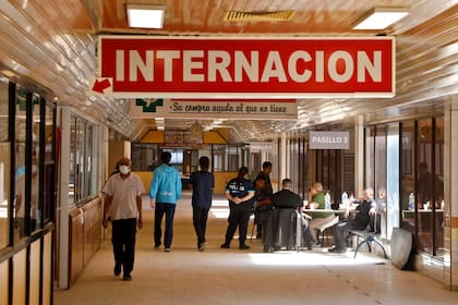 Durante días, trabajaron para limpiar el hospital
