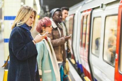 Durante el confinamiento el metro de Londres transportó sólo a una tercera parte del número normal de pasajeros.
