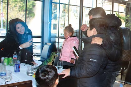 Durante el encuentro se pusieron al día y se sacaron fotos.