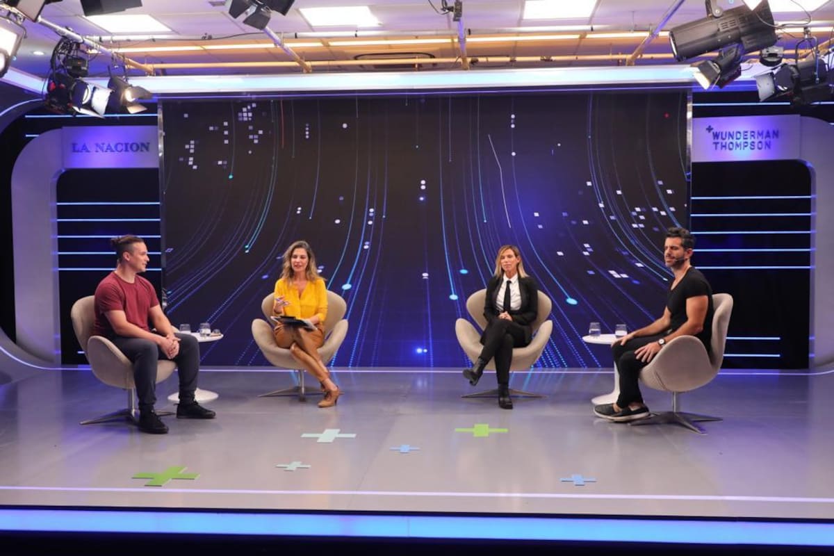 Durante el evento un panel de emprendedores que generaron negocios a partir del conocimiento, conversó acerca de cuáles son los desafíos y las oportunidades de este pujante y trascendente sector en nuestro país