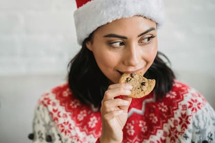 Durante el invierno hay factores que inciden en una mayor ingesta de alimentos (Pexels/JuliaLarson)