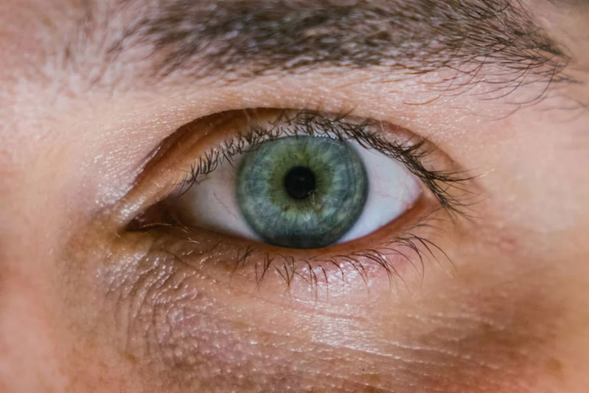 Durante el invierno, nos enfrentamos a factores que predisponen al desarrollo de algunas patologías oculares