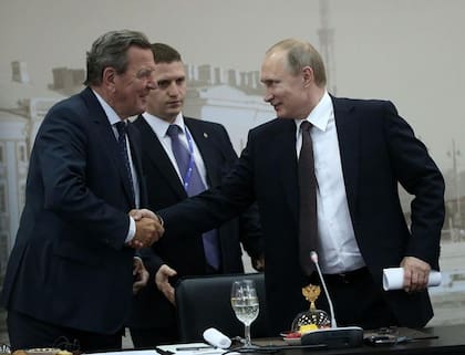 Durante el mandato del excanciller Schröeder, quien es cercano al presidente ruso, Vladimir Putin, una unidad de contrainteligencia fue desmantelada