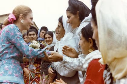 Durante el mandato del sha Reza Pahlavi y su esposa Farah Pahlavi las mujeres pudieron votar por primera vez