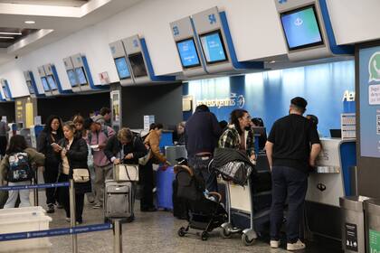 Durante el mediodía, ya había tensión por los vuelos reprogramados y cancelados