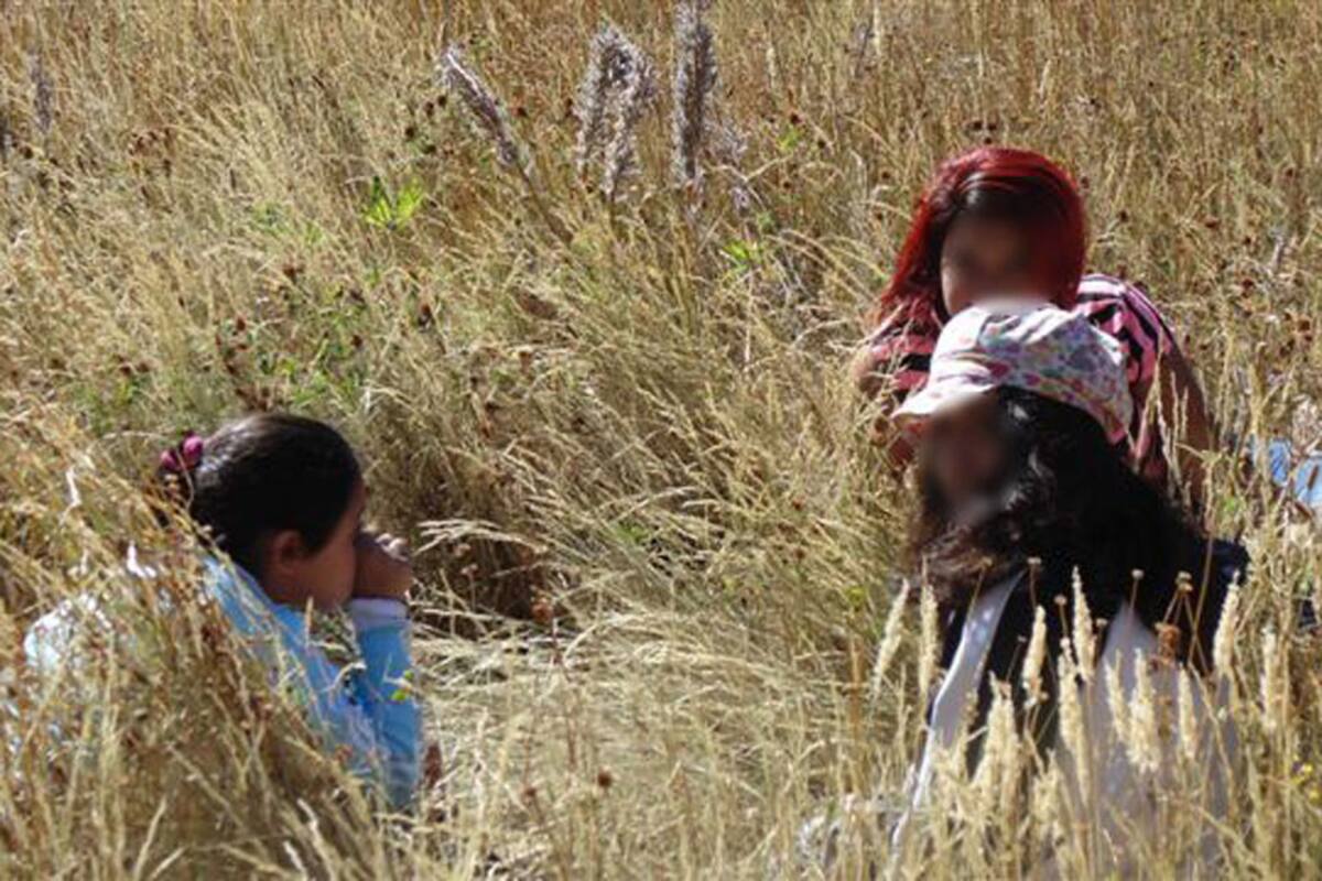 Durante el operativo, los menores intentaron esconderse en un pastizal