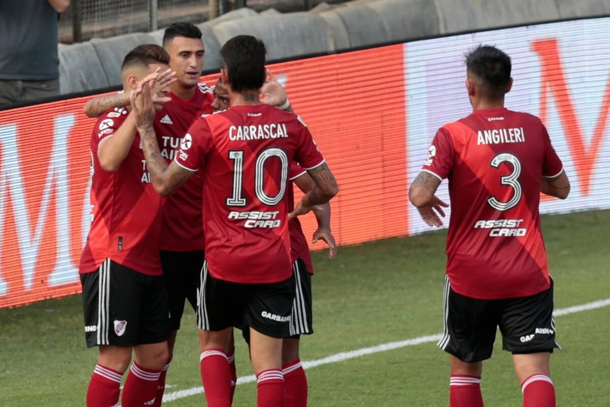 durante el partido que disputan River Plate y Platense