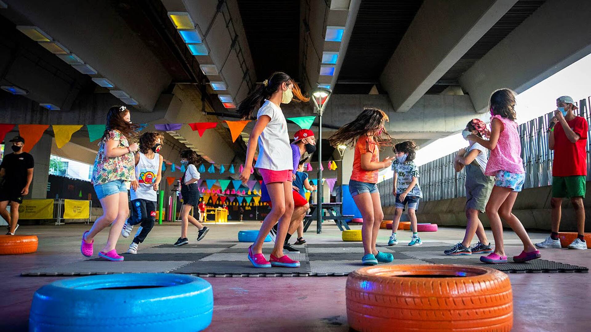 Niños jugando en las vacaciones