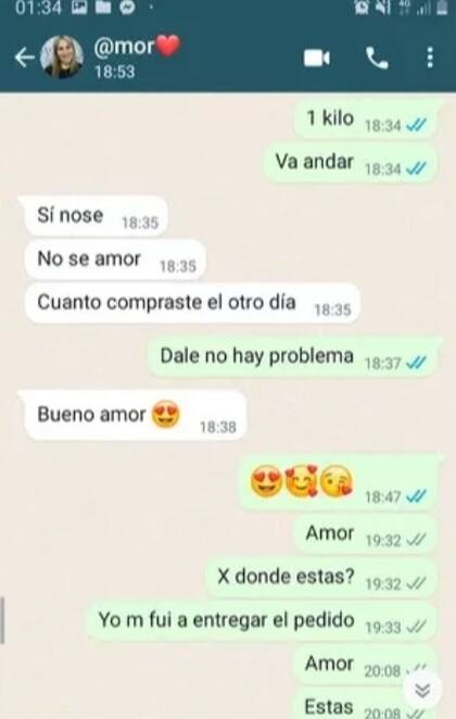 Durante el viaje, hablan sobre "un licuado" que aparentemente iban a hacer