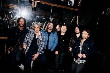 Durante esta gira, Foo Fighters editó en abril de 2026 su duodécimo álbum de estudio, Your Favorite Toy