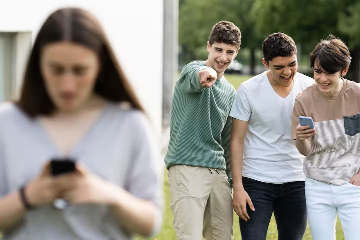 Durante la adolescencia, desarrollamos nuestra moral autónoma. El entorno virtual en el que socializan los jóvenes hace más difícil este aprendizaje, tanto para ellos como para profesorado y familias