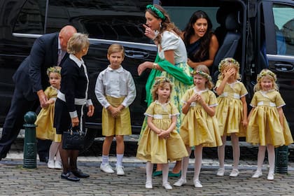 Durante la boda de su hermana, la princesa Leticia tuvo la responsabilidad de ordenar al cortejo de pajes.