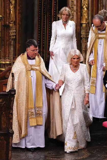 Durante la ceremonia, la Reina estuvo acompañada por su queridísima hermana Annabel Elliot, que fue una de sus “ladies in attendance”.