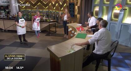 Durante la degustación del plato la broma continuó y hasta hablaron de formar una pareja poligámica entre Petersen, Ana y Carina Zampini.