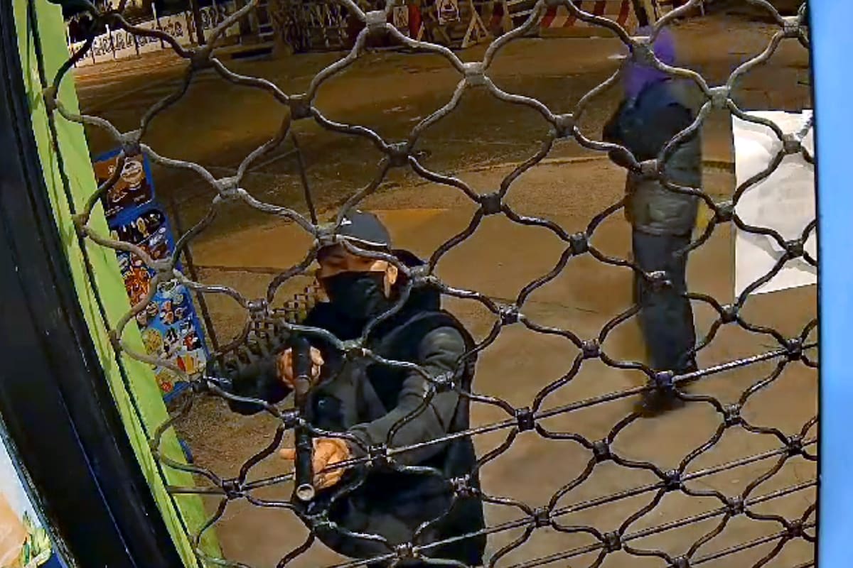Durante la madrugada del día de ayer, miércoles 15 de noviembre, unos comerciantes de Alejandro Korn sufrieron un intento de robo