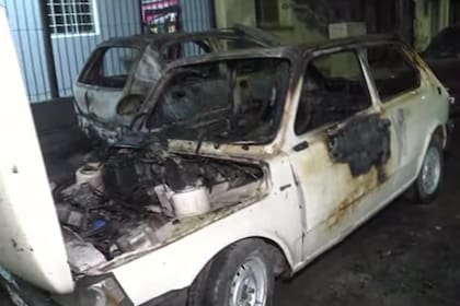 Durante la madrugada incendiaron varios autos en el barrio porteño de Vélez Sársfield