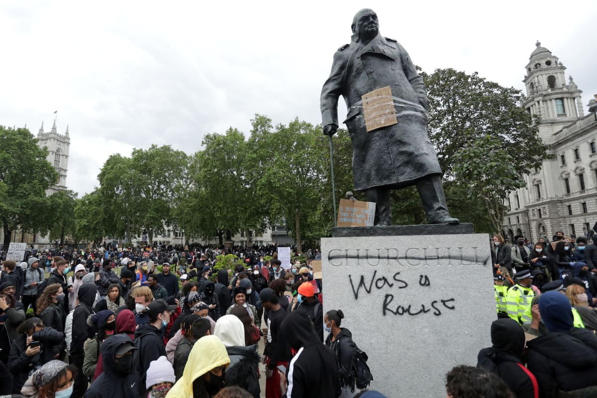 Durante la multitudinaria manifestación de solidaridad por la muerte de George Floyd en Estados Unidos, se vandalizaron distintas estatuas emblemáticas en el mundo
