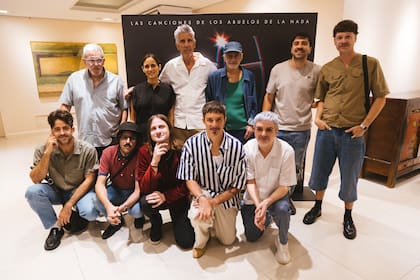 Durante la presentación de Éxtasis total, Cachorro López estuvo con los artistas que colaboraron en el nuevo disco: Alejandro Sergi, Julieta Venegas, Emmanuel Horvilleur, El Zar, Bandalos chinos, Daniel Melingo, Gustavo “Vasco” Bazterrica y Miranda! se dieron cita para celebrar el homenaje a Los Abuelos de la Nada junto a Sony Music
