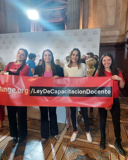 Durante la presentación en el Congreso expusieron varios familiares de chicos con discapacidad