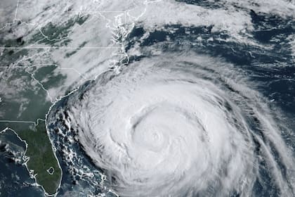 Durante la primera parte del verano boreal, el sistema de alta presión Bermuda High dominó el Atlántico occidental, lo que generó una atmósfera estable y seca sobre Florida