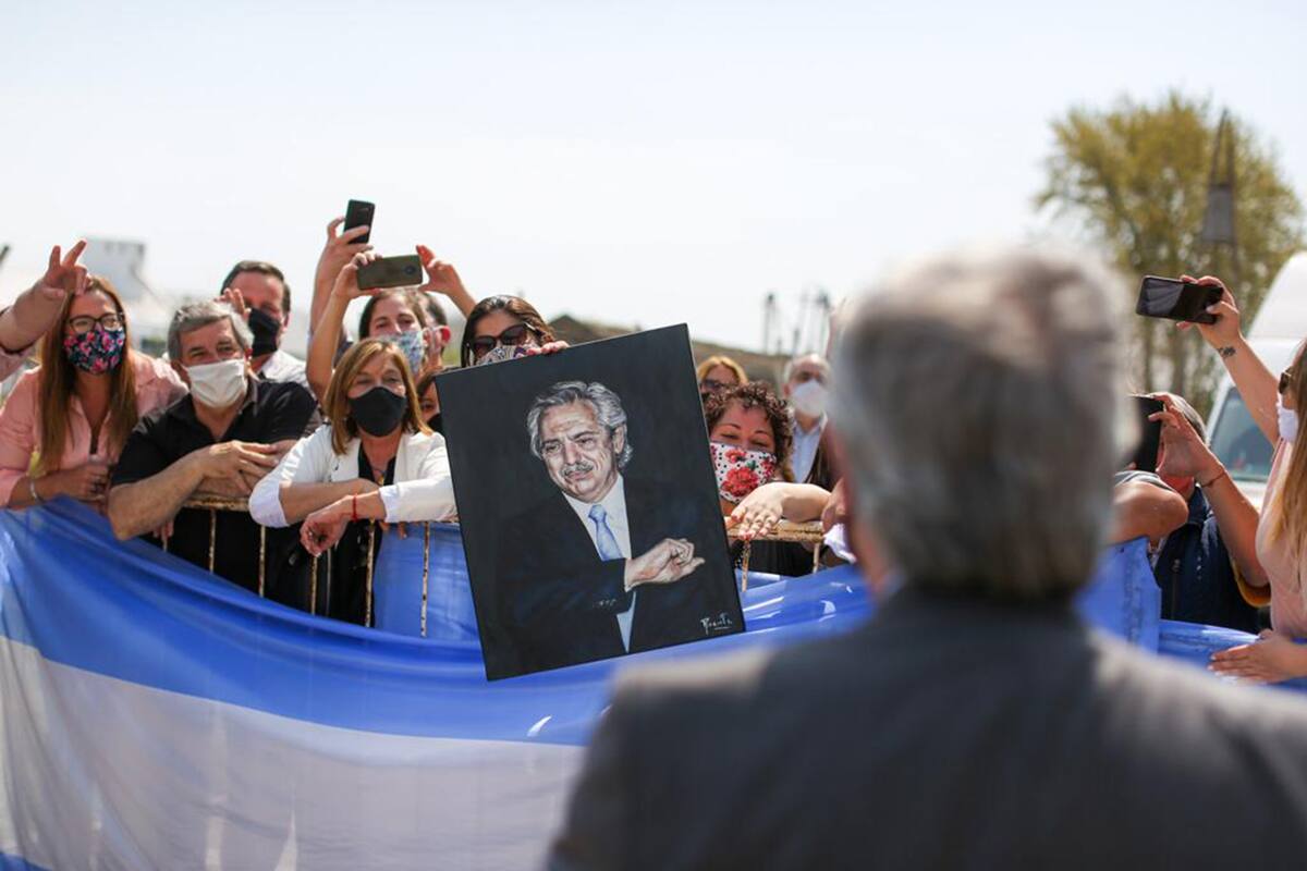 Durante la recorrida por San Antonio de Areco, la comitiva presidencial terminó de convencerse de que llegó la hora de "salir a la calle"