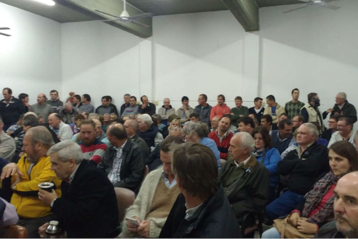 Durante la reunión en Crespo, unos 250 ruralistas decidieron manifestarse frente al Palacio Judicial en Paraná este jueves próximo