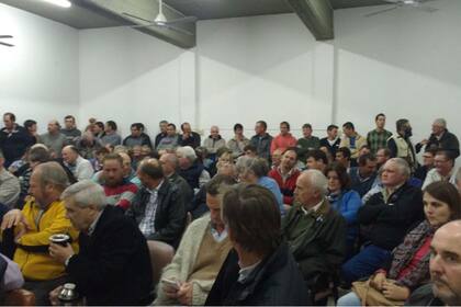 Durante la reunión en Crespo, unos 250 ruralistas decidieron manifestarse frente al Palacio Judicial en Paraná este jueves próximo