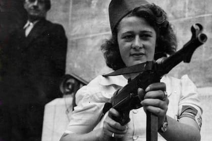 Durante la Segunda Guerra Mundial, la rusa Nina Yákovlevna Vishnévskaia se alistó junto a cientos de mujeres en el Ejército Rojo.