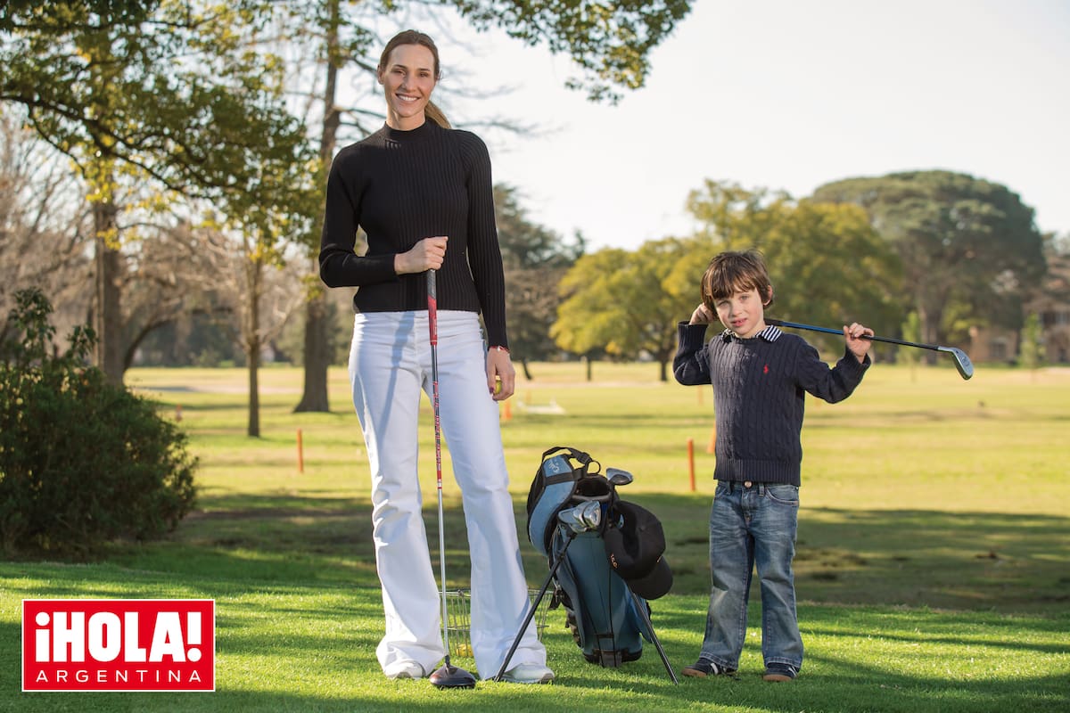 Durante la semana, Iñaki suele practicar su swing en el driving range de Tortugas. "Acompaño a Iñaki a tirar pelotas, pero no mucho más. Tengo cuatro hernias de disco repartidas en la columna y es muy doloroso”, nos confía su mamá.