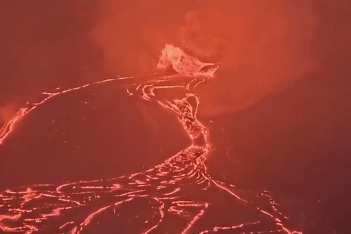 Durante la última erupción, el volcán expulsó fuentes de lava de 500 metros de altura