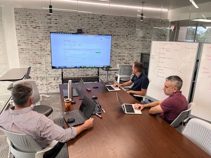 Durante la visita los investigadores avanzaron en la calibración y validación de modelos de simulación con datos históricos de los ensayos de la Recso, utilizando la interfaz GEM, desarrollada por la Universidad de Florida, explicaron