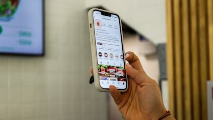 Durante las próximas semanas, Burger King estará publicando en sus redes los códigos de descuento para canjear en la app Mi BK.