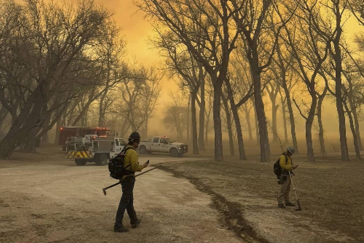 Durante las últimas dos semanas, los equipos de bomberos se enfrentan a los incendios más devastadores en la historia de Texas