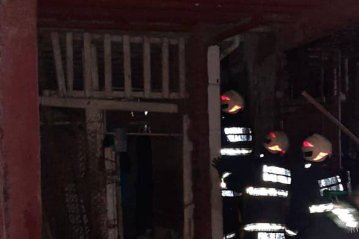 Durante las últimas horas, tres personas y un perro fueron rescatados de un edificio que se incendió en el Barrio 31 de Retiro