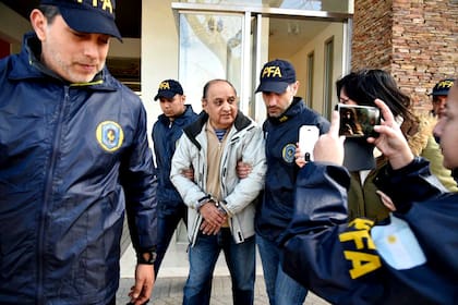 Durante los allanamientos, la Policía Federal detuvo a Rubén Tévez, exintendente de San Lorenzo