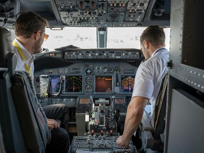 Durante los años 60 las cabinas del avión muchas veces quedaban abiertas y se llenaban de humo, algo muy perjudicial no solo para la salud sino para la visión de los pilotos (imagen ilustrativa)