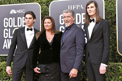 Durante los Golden Globe Awards 2020 junto a sus padres, Pierce Brosnan y Keely Shaye Smith, y su hermano Dylan