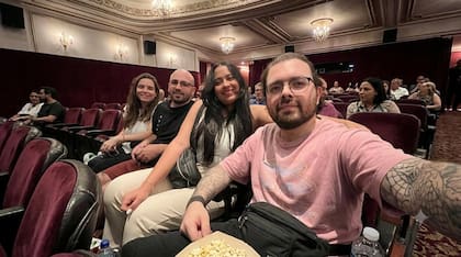 Durante más de un mes y medio, Agustín combinó las sesiones de rehabilitación fonoaudiológica con ejercicios diarios que realizaba por iniciativa propia, logrando recuperar día a día su autonomía hasta alcanzar nuevamente una vida plena.