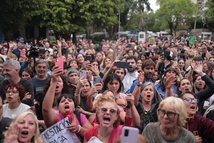 Durante más de una hora aguardaron sin éxito ser recibidos por las autoridades