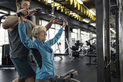 "Durante mucho tiempo, el entrenamiento de fuerza estuvo asociado casi exclusivamente con ganar masa muscular. Hoy entendemos que también es una herramienta fundamental para la salud, la postura, la prevención de lesiones, la autonomía y la longevidad"