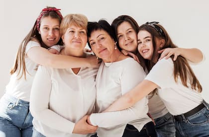 Durante mucho tiempo se ha asumido que la menopausia acelera el deterioro cerebral, y este estudio sugiere justamente lo contrario en el corto plazo de la transición