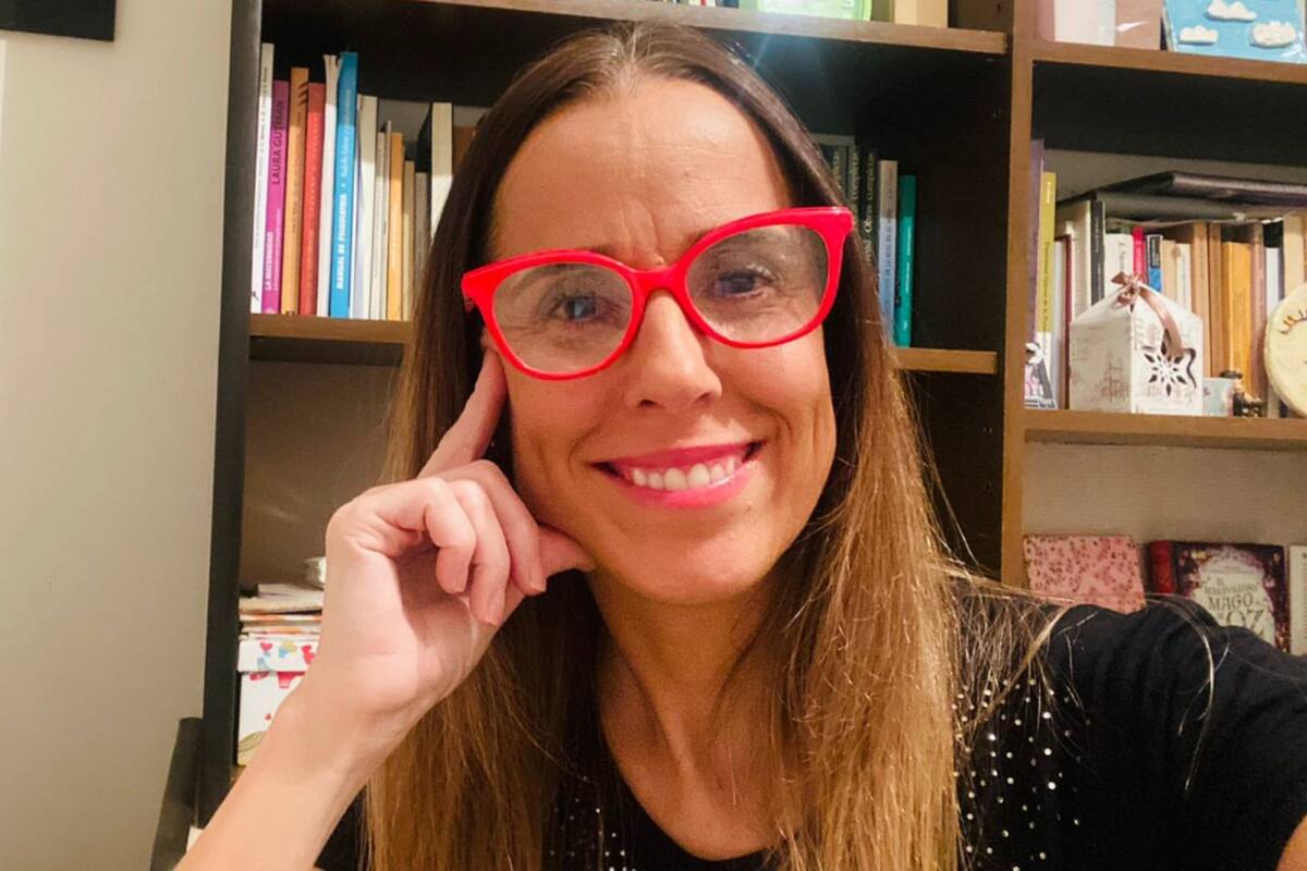 Durante muchos años, Leticia se sintió orgullosa de ser esa niña buena. Sin embargo, detrás de esos elogios se escondía un sufrimiento silencioso: ansiedad, tristeza, culpa y represión que hicieron eclosión en su adolescencia y en su adultez.