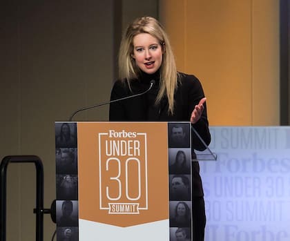 Durante su ascenso, Elizabeth Holmes fue considerada una de las figuras con menos de 30 años más importantes en el mundo empresarial.