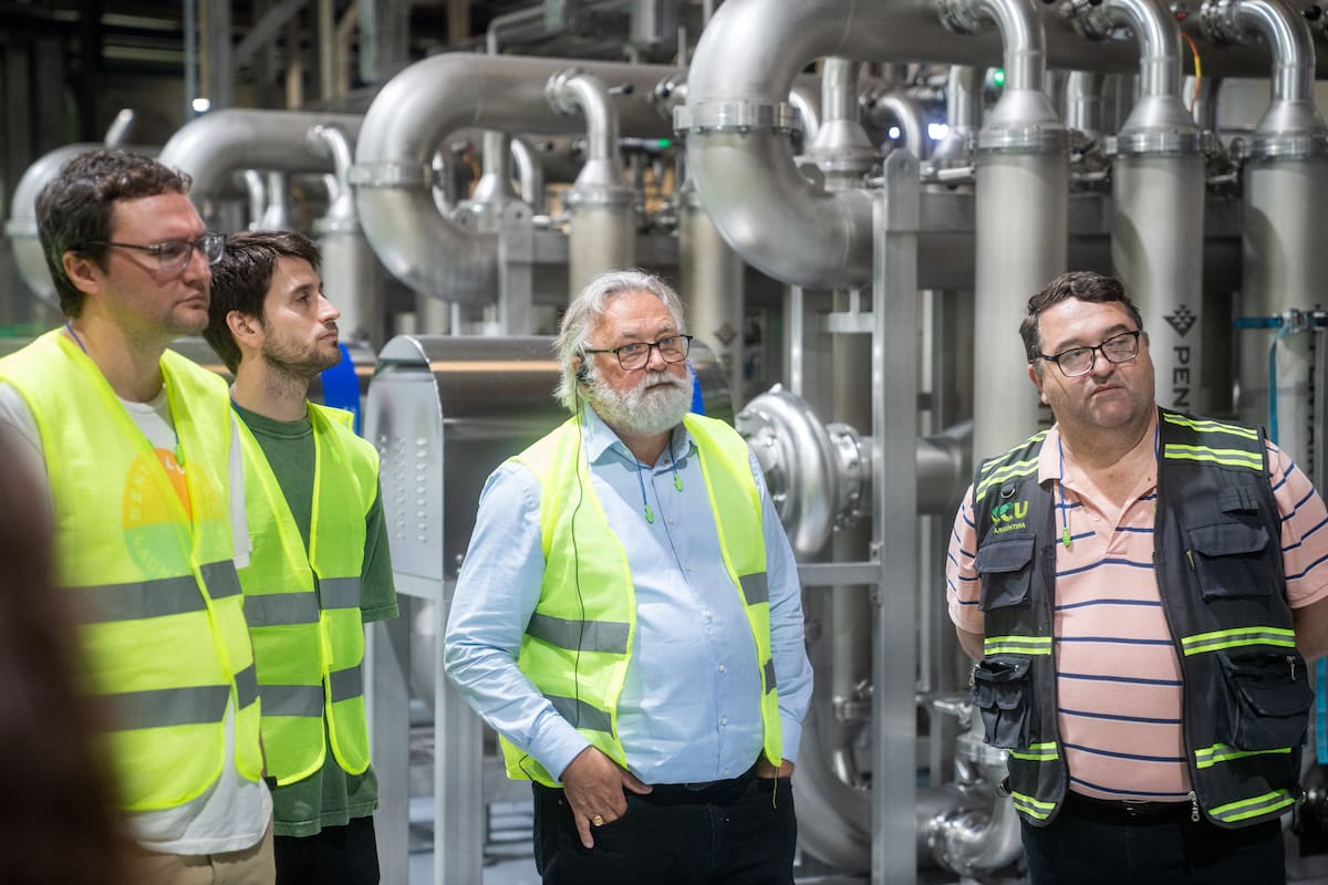 Durante su estadía, Willem van Waesberghe aprovechó para visitar la cervecería de CCU en Luján, Buenos Aires -la empresa produce la Heineken en la Argentina-