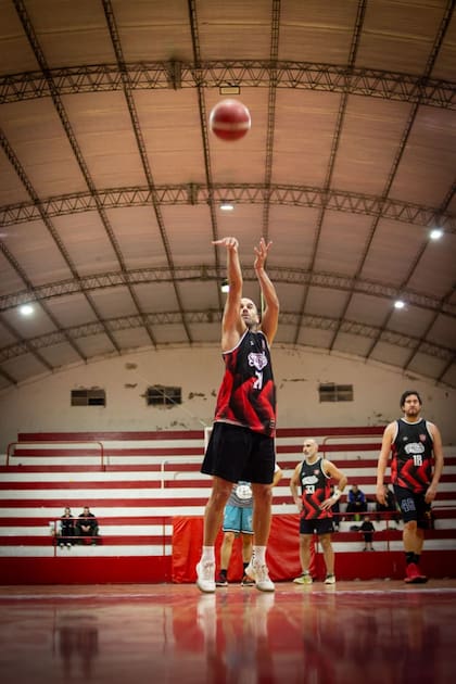 Durante su juventud, Rodrigo Palacio jugó al básquet en el club La Falda de Bahía Blanca