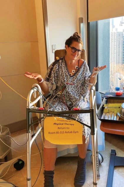Durante su largo proceso de rehabilitación, compartió imágenes en sus redes sociales que retrataban el minuto a minuto de su recuperación