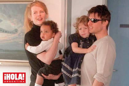 Durante su matrimonio, que duró once años, Tom Cruise y Nicole Kidman adoptaron a Isabella (en brazos de su padre) y Connor. Cuando la pareja se divorció en 2001, la actriz se retiró de la iglesia de la Cienciología y los chicos se quedaron a vivir con su papá.