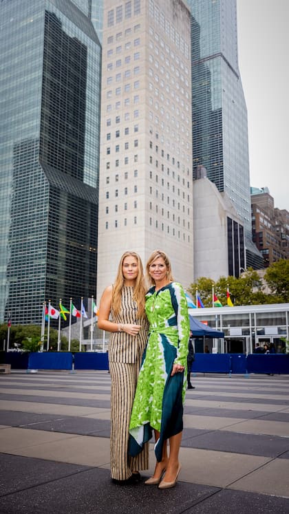 Durante su paso por Nueva York, la reina Máxima se lució con un llamativo vestido estampado (Foto: Patrick van Katwijk)